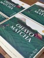 ⁦بوكس الماتشا المتكامل ( وعاء وردي مزخرف )
ماتشا لاتيه جريد درجه عالية ، وعاء ، ستاند ، ملعقه ، ويسك ، كوب مع الغطاء و السترو⁩ - الصورة ⁦2⁩